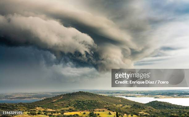 storm clouds over the river guadiana, alentejo, portugal - 7cero stock pictures, royalty-free photos & images