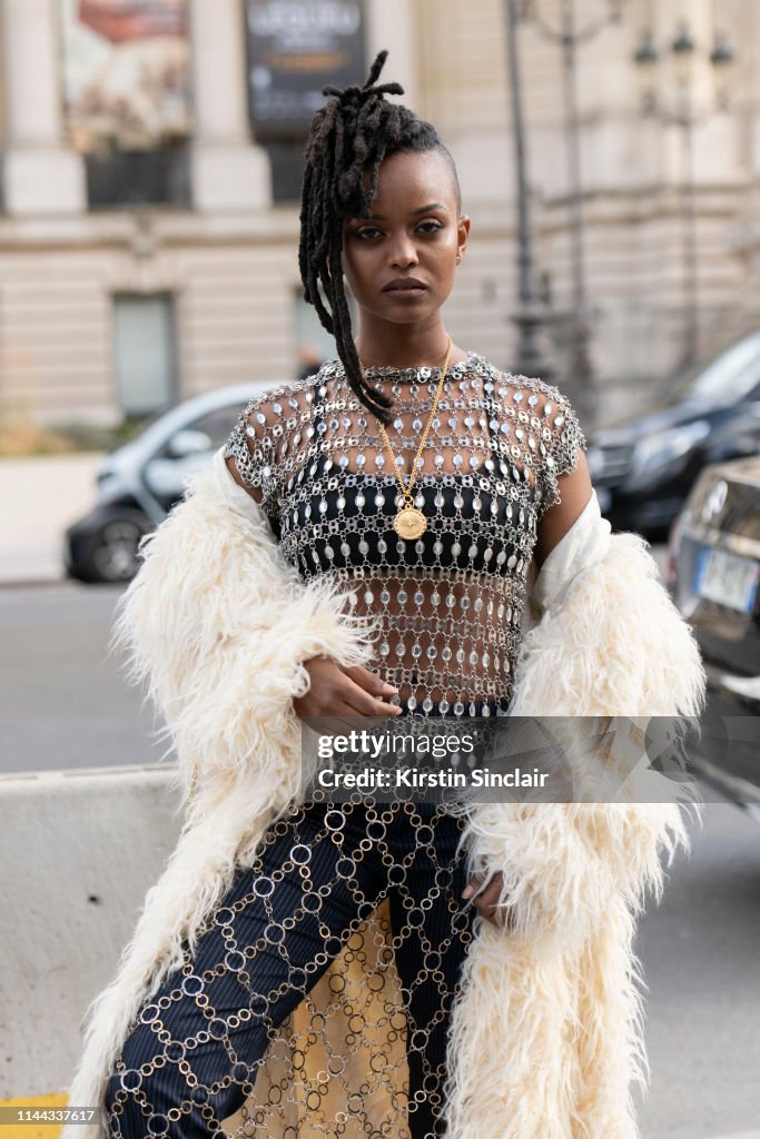 Street Style - Paris Fashion Week Womenswear Fall/Winter 2019/2020 : Day Four