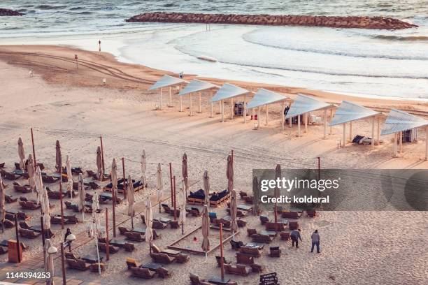 beach cafeteria on sandy mediterranean beach during sunset aerial view - tel aviv stock-fotos und bilder