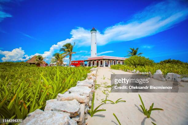 lighthouse on a tropical island - cozumel fotografías e imágenes de stock