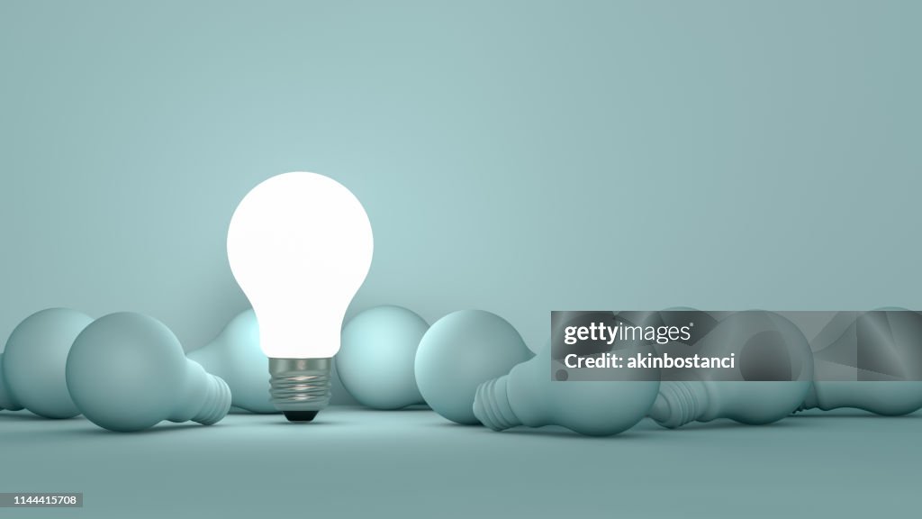 Lampadine, concetto di idea minima