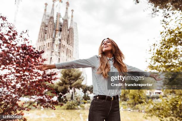 touristenfrau in barcelona - barcelona free stock-fotos und bilder