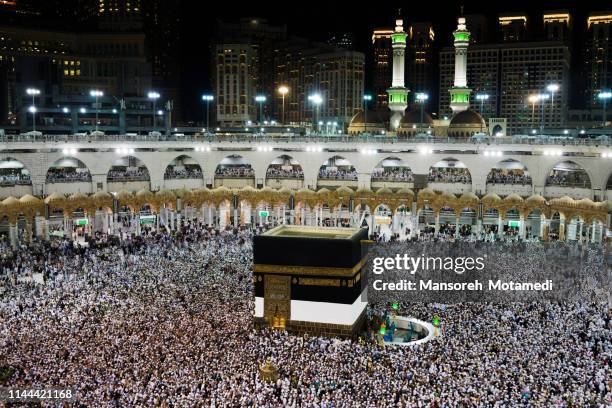 pilgrims in al-haram mosque - hajj ストックフォトと画像