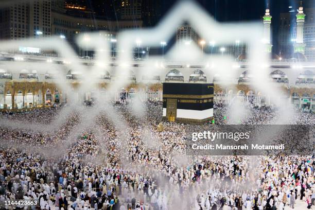 pilgrims in al-haram mosque - kaaba ストックフォトと画像