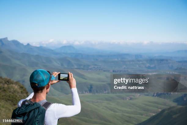 prendre une photo de la vue - the bigger picture stock photos et images de collection