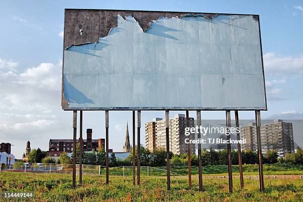 billboard - abwesenheit schild stock-fotos und bilder