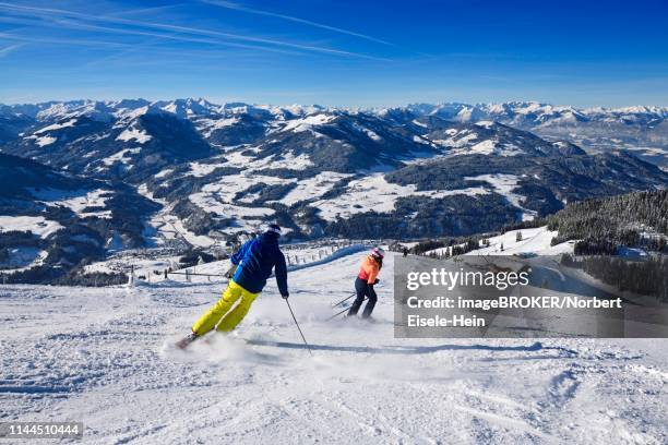 skier at the descent from the hohe salve, hopfgarten, tyrol, austria - hopfgarten stock pictures, royalty-free photos & images