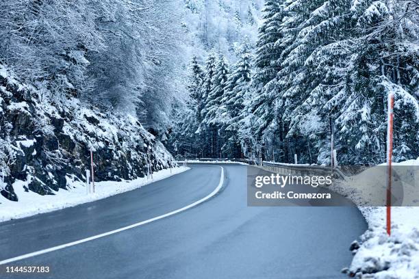 two lane highway in winter snowing's valley - two lane highway stock-fotos und bilder