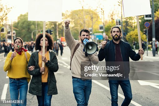 年輕的抗議者 年輕的抗議者