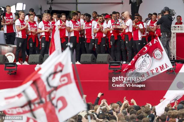 Rasmus Kristensen of Ajax, Joel Veltman of Ajax, Matthijs de Ligt of Ajax, Donny van de Beek of Ajax, David Neres of Ajax, Daley Sinkgraven of Ajax,...