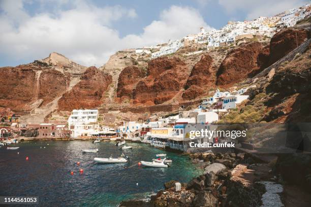 ammoudi bay, port of oia, santorini, greece - white bay stock pictures, royalty-free photos & images