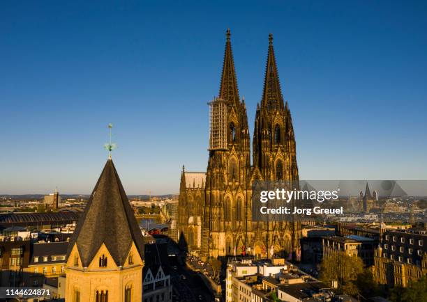 cologne at sunset - kölner dom stock-fotos und bilder