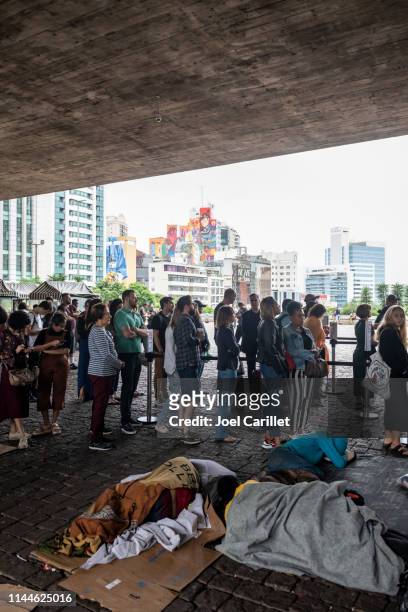 homelessness and museum line in sao paulo, brazil - social inequality stock pictures, royalty-free photos & images