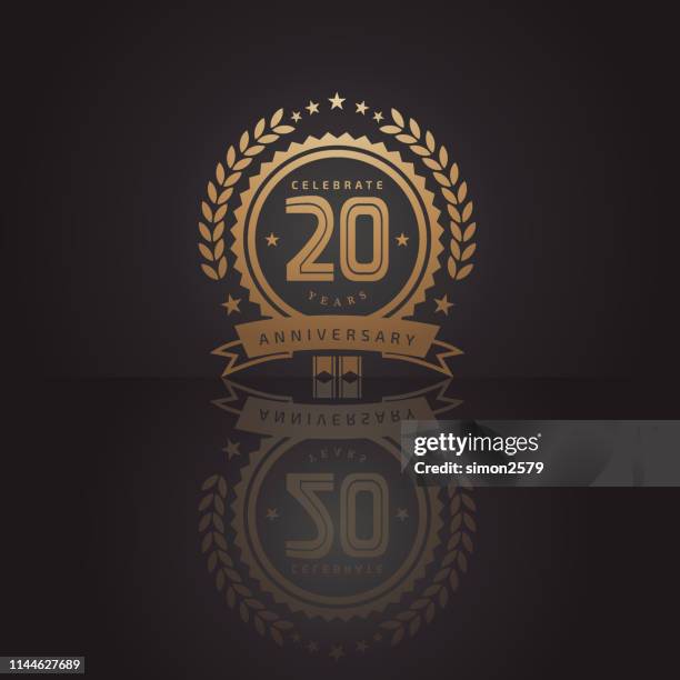 illustrazioni stock, clip art, cartoni animati e icone di tendenza di icona dell'anniversario d'oro di 20 anni con sfondo di colore scuro - anniversary