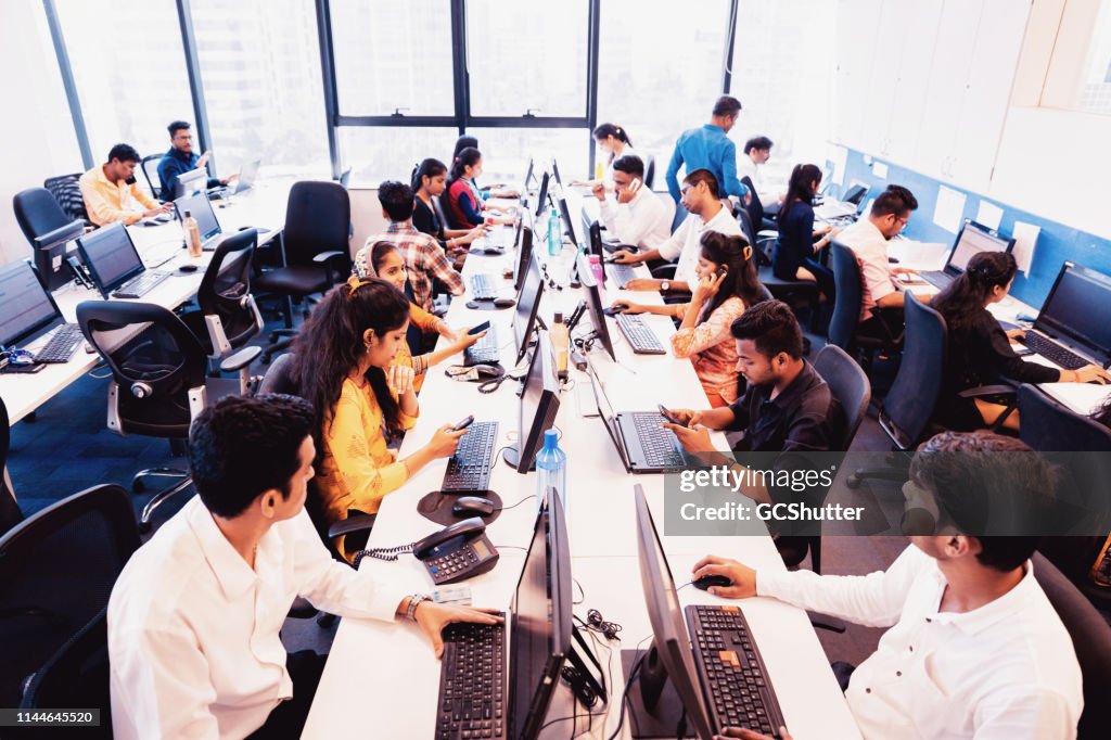 Geschäftige Callcenter im Betrieb
