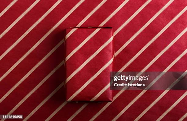 red. camouflage, invisible and safety savings - geschenkpapier stock-fotos und bilder