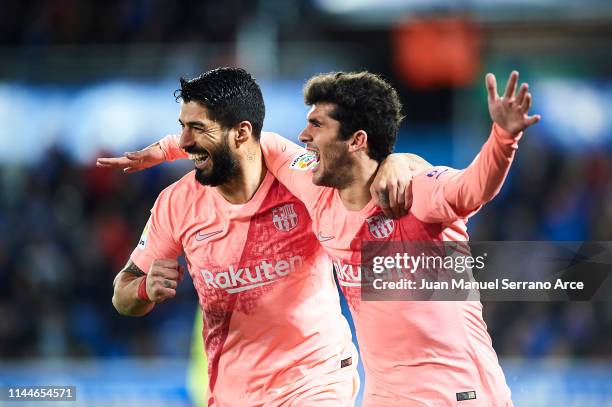Carles Alena of FC Barcelona celebrates after scoring with Luis Suarez of FC Barcelona during the La Liga match between Deportivo Alaves and FC...