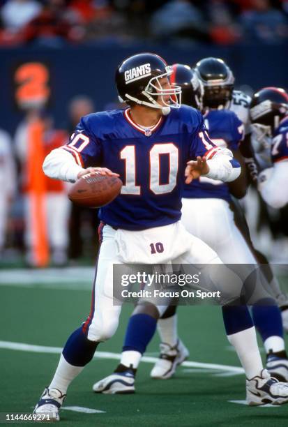 Graham R. Kent Kent Graham of the New York Giants drops back to pass against the ...