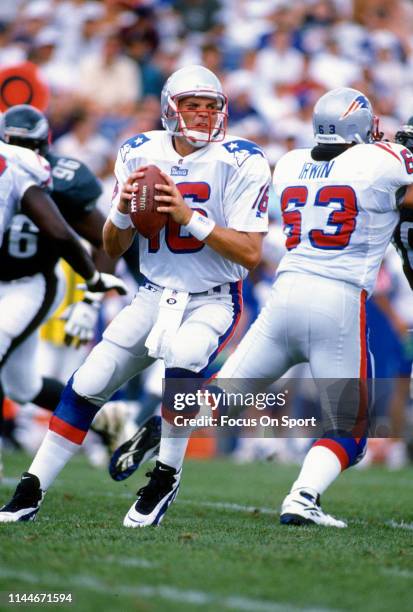 Scott Zolak of the New England Patriots drops back to pass against the Philadelphia Eagles during an NFL preseason football game cicat 1996 at...