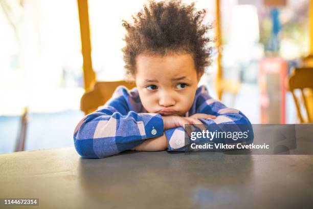 ik ben in slecht humeur nu! - sulking stockfoto's en -beelden