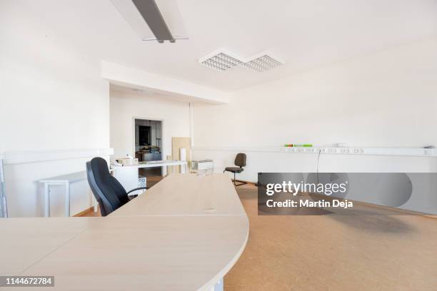 empty office room hdr - martin bureau stock pictures, royalty-free photos & images
