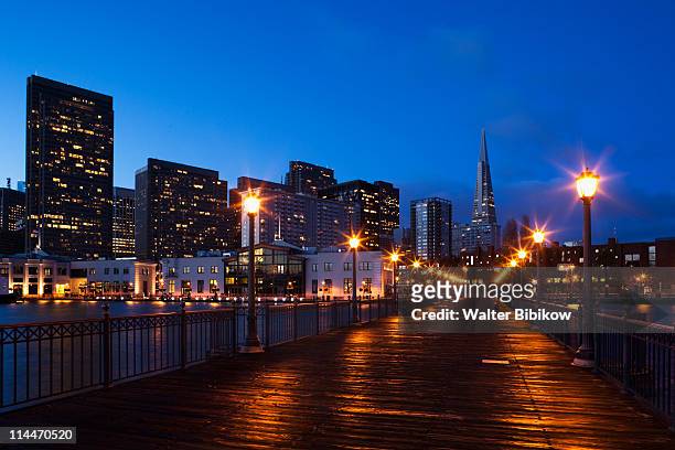 broadway pier, with transamerica pyramid - transamerica pyramid stock pictures, royalty-free photos & images