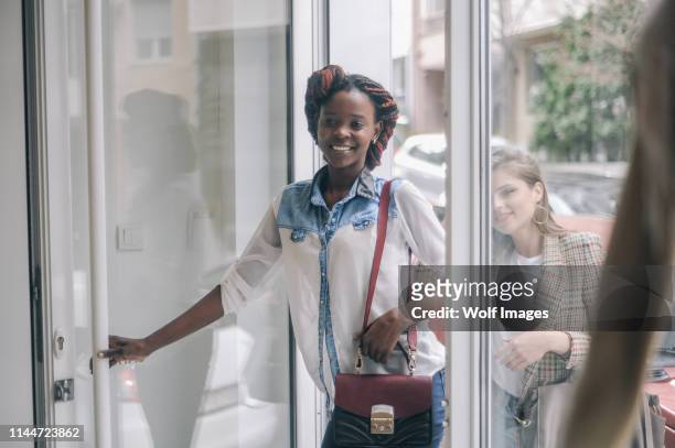 customers entering the retail store - opening event stock pictures, royalty-free photos & images