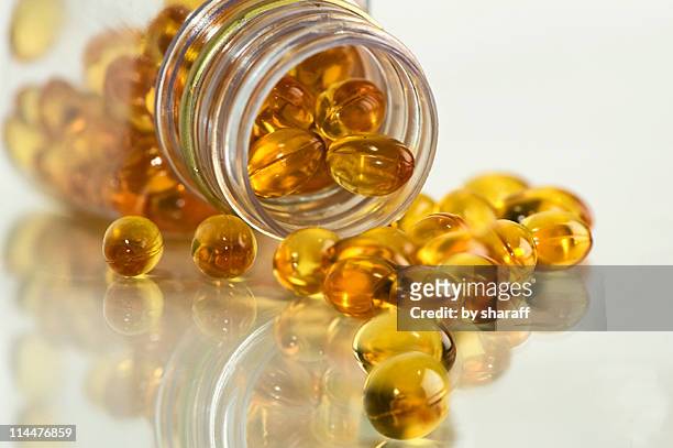 cod liver oil capsules - fish oil imagens e fotografias de stock