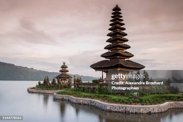 ulun danu bratan temple - pura ulu danau temple stock pictures, royalty-free photos & images