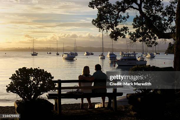 couple - bay of islands new zealand stock pictures, royalty-free photos & images