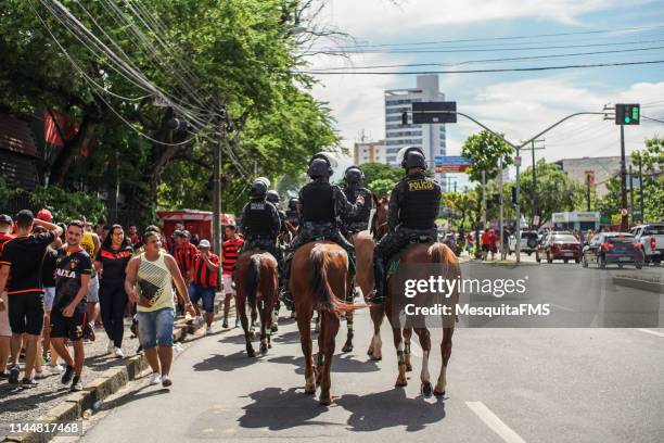 polizeichef zu reiten - enable horse stock-fotos und bilder