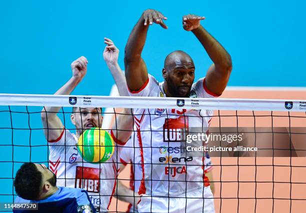 Volleyball, Men: Champions League, Zenit Kazan - Cucine Lube Civitanova, knockout round, final. Bruno Mossa de Rezende and Robertlandy Simon Aties of...