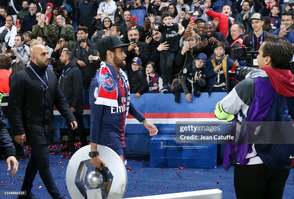 Paris Saint-Germain v Dijon FCO - Ligue 1