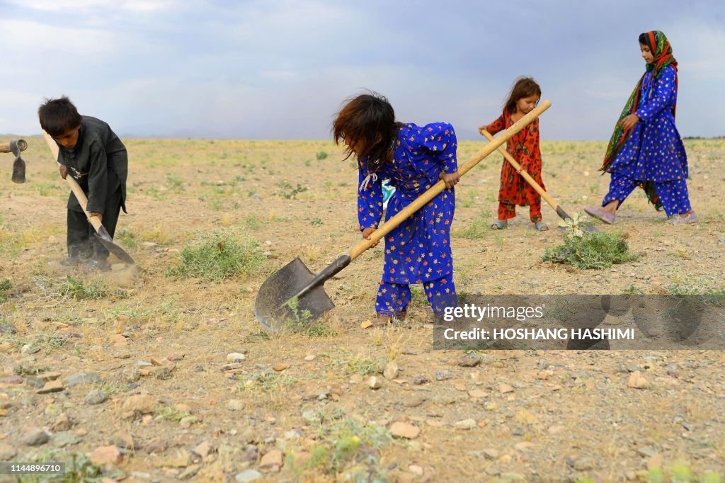 TOPSHOT-AFGHANISTAN-ECONOMY-LABOUR