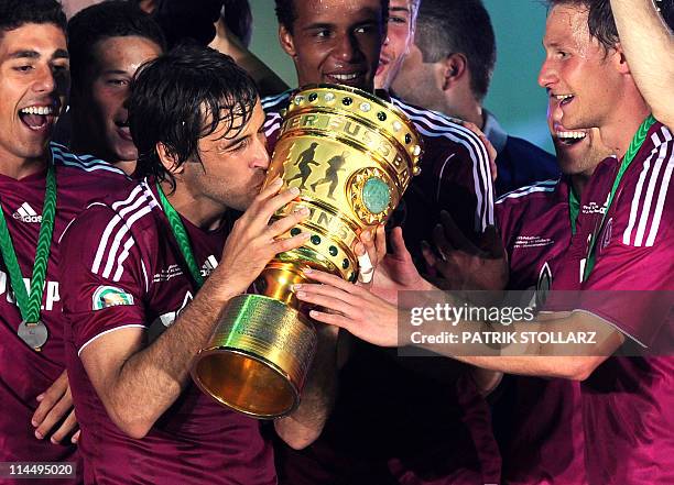 Spanish Raul 2,126 Spanish Striker Raul Stock Photos, High-Res Pictures, and Images ...