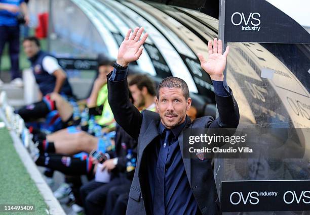 Catania Calcio head coach Diego Simeone waves during the Serie A match between FC Internazionale Milano and Catania Calcio at Stadio Giuseppe Meazza...