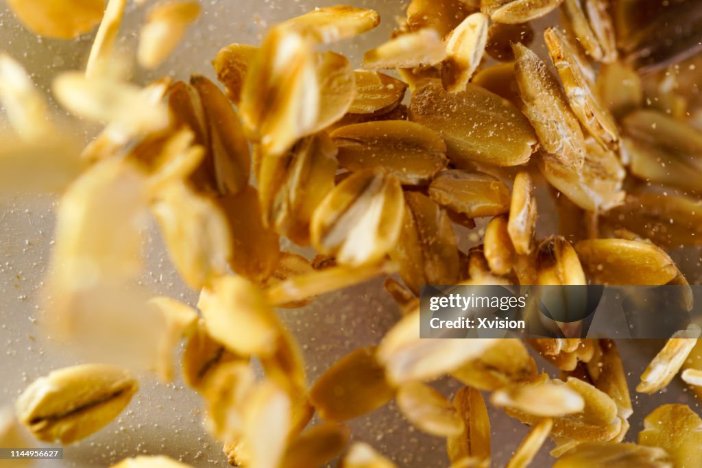 Oats flake dancing captured with high speed sync"n