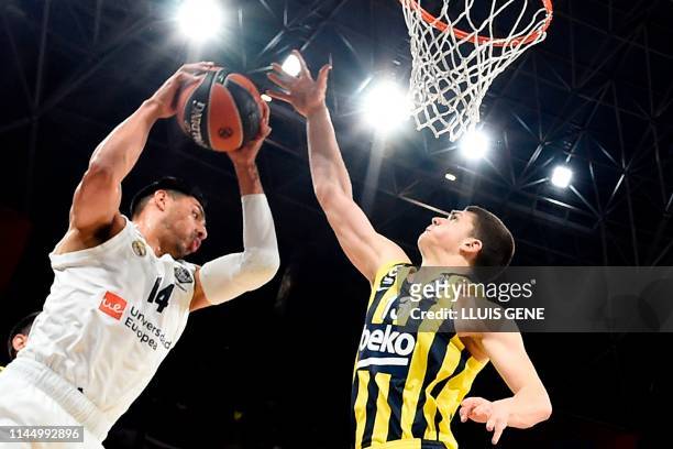 Fenerbahce's Bosnian forward Tarik Biberovic challenges Real Madrid's Mexican centre Gustavo Ayon during the EuroLeague third place play-off...