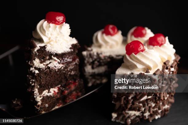 cut cake - black forest gateau stock-fotos und bilder