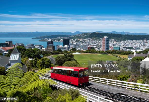cable car in wellington new zealand with skyline in summer - wellington new zealand imagens e fotografias de stock