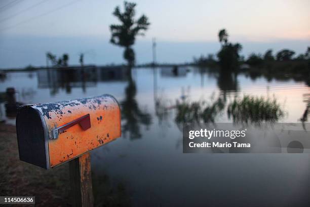 Mailbox is seen at the edge of the Yazoo River floodwaters near Yazoo City May 22, 2011 in Yazoo County, Mississippi. The Yazoo River floodwaters are...