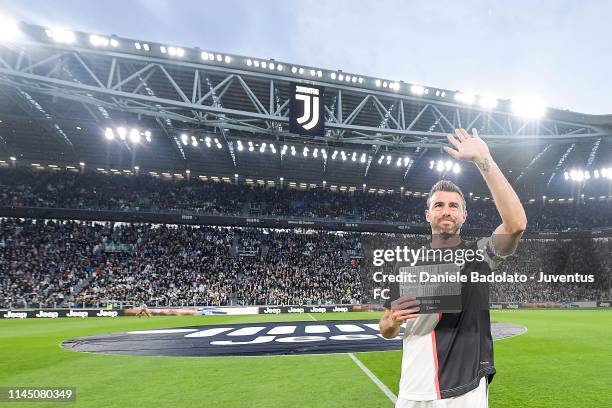 Andrea Barzagli of Juventus greets the fans and say farewall goodbye to the world of the football before the Serie A match between Juventus and...