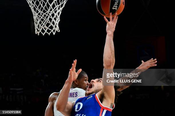 Moscow's US centre Kyle Hines challenges Anadolu Efes' US guard Shane Larkin during the EuroLeague final basketball match between Anadolu Efes and...