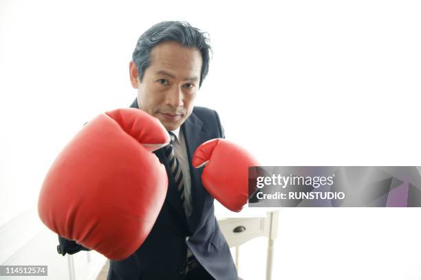 midleage businessman - boxing glove stockfoto's en -beelden