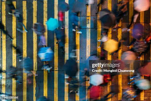 top view of people crossing a very busy crossroads at mong kok district hong kong in china - umbrellas from above photos et images de collection