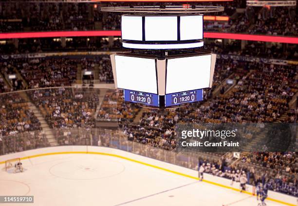blank scoreboard at hockey game. - scoring stockfoto's en -beelden