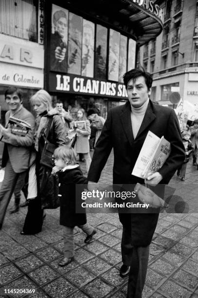 French actor Alain Delon, his wife Nathalie Delon and their son Anthony arriving at the premiere of "Tintin et le temple du soleil"