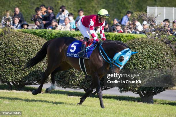 Jockey Shinichi Ishigami riding Oju Chosan during the Race 11 Nakayama Grand Jump at Nakayama Racecourse on April 13, 2019 in Funabashi, Chiba...