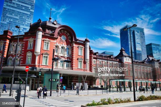 jr tokyo station marunouchi side (東京駅丸の内駅舎) and surroundings, in tokyo (東京) japan - 東京 stock pictures, royalty-free photos & images