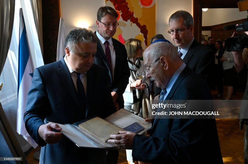 GERMANY-ISRAEL-DIPLOMACY-LITERATURE